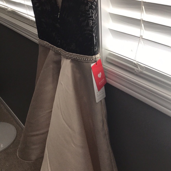 JJ’s Dress. Size 6. - Picture 2 of 4
